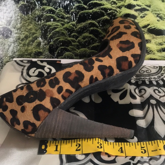 Calvin Klein Calf Hair Leopard Print High Heal - Picture 6 of 6